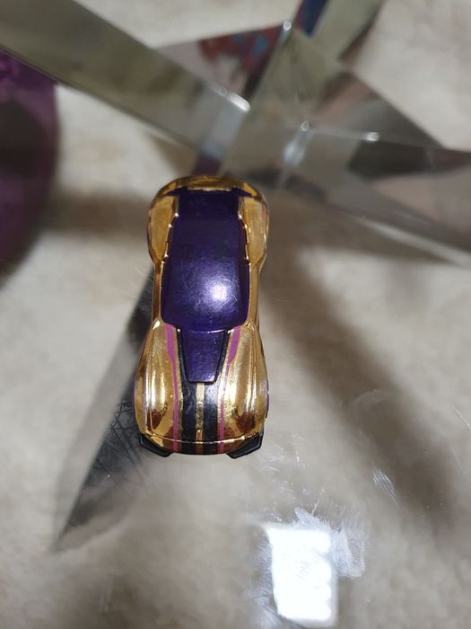 HOT WHEELS - Pack 4 carros prateados e dourados