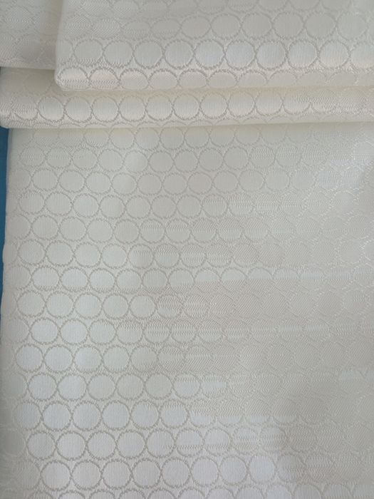 Conjunto de 2 cortinados, em branco (padrão elegante e discreto)