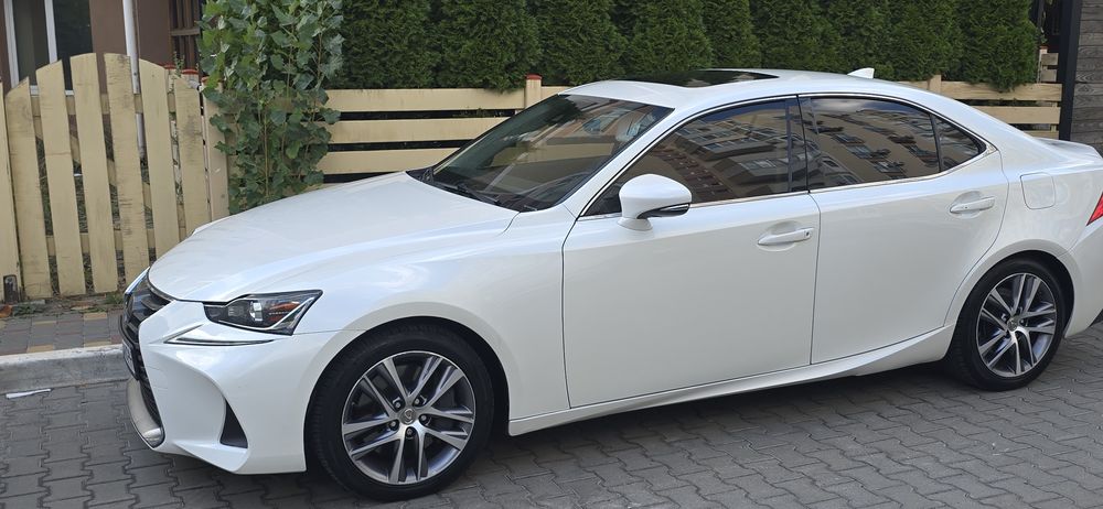 Lexus is300 2.0 2017 ідеал