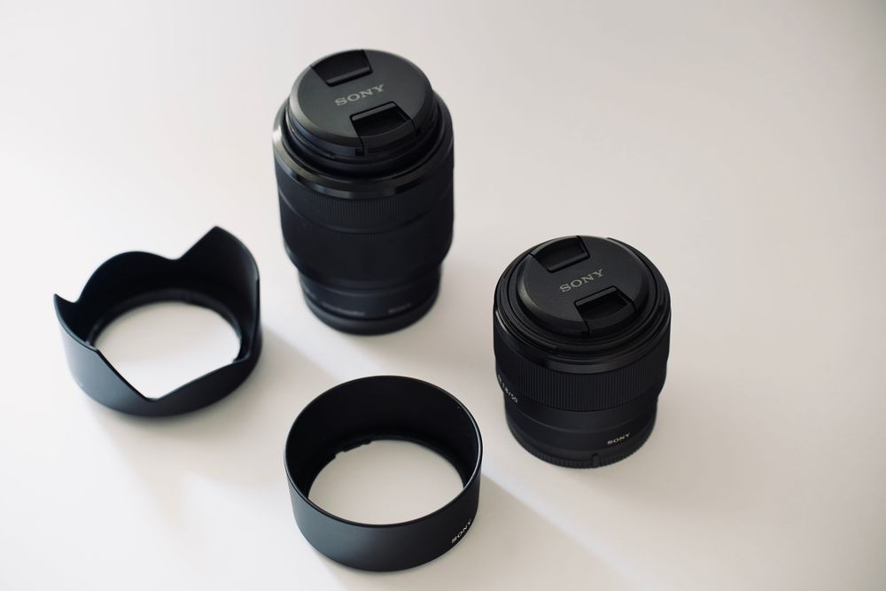 Duas lentes para Sony E mount