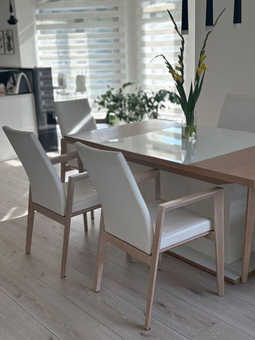 Uwaga Stół do jadalni plus 6 krzeseł