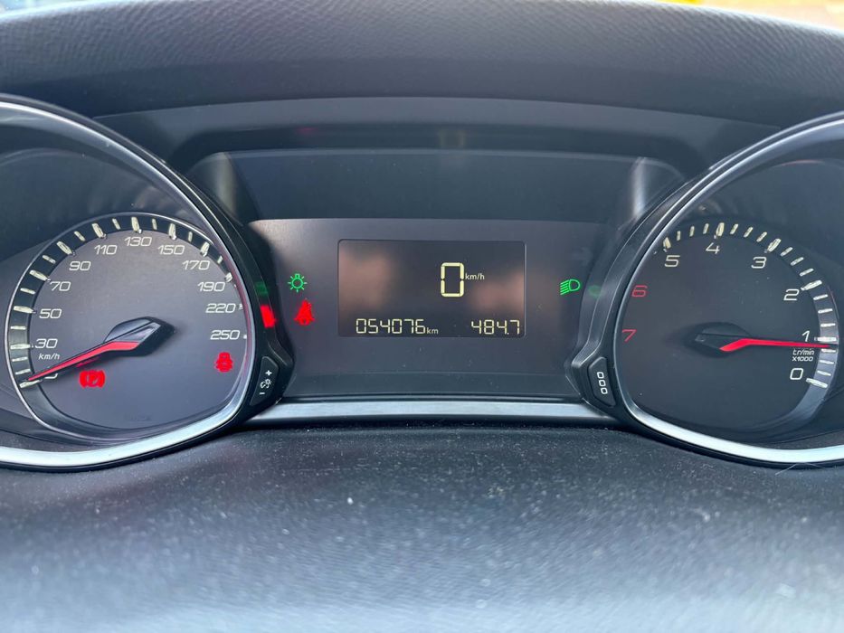 Peugeot      308