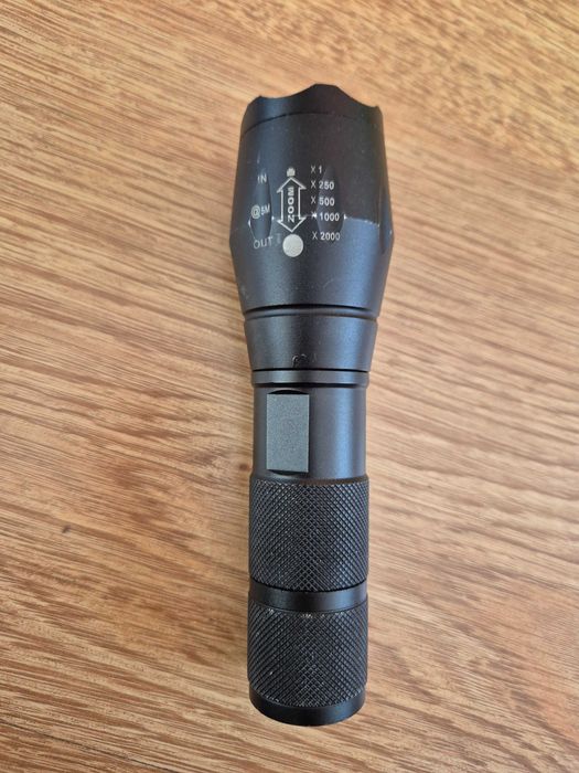 Latarka Urpower taktyczna z funkcją regulacji skupienia wiązki