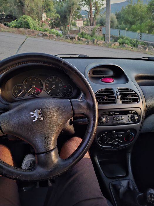 Peugeot 206 poucos kms