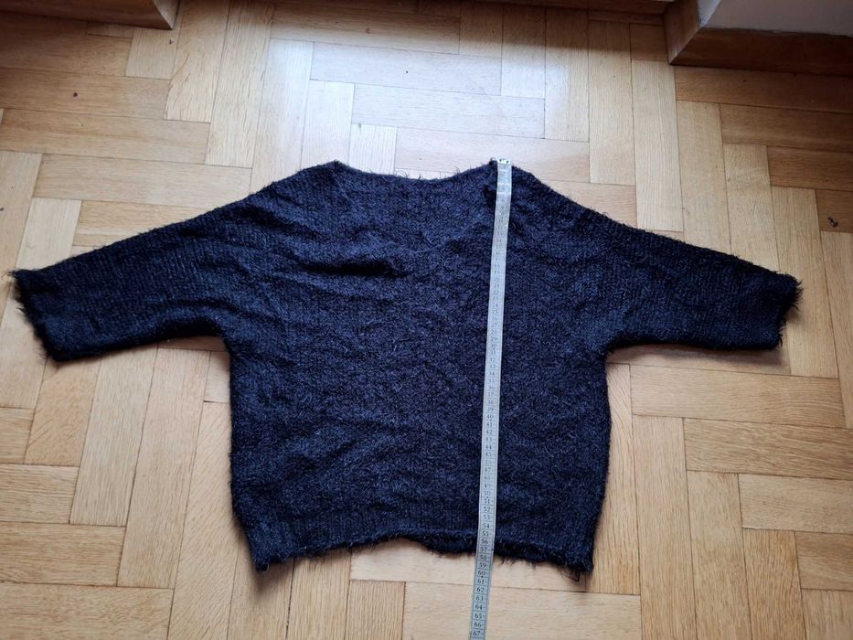 Czarny sweter damski New York - rozmiar M/L