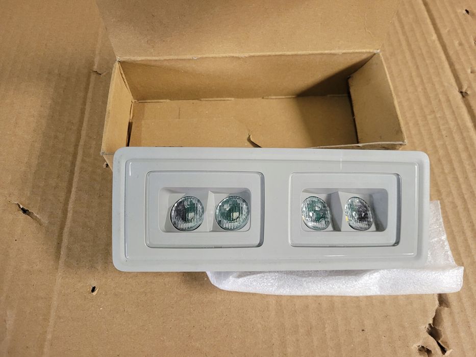 lampka wnętrza tylna oryginał skoda octavia iv golf viii 5h0947290c