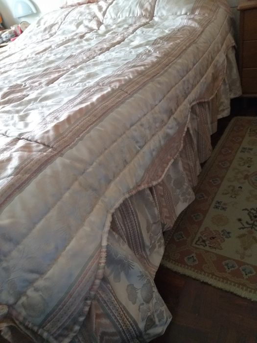 Colcha de casal com almofadas