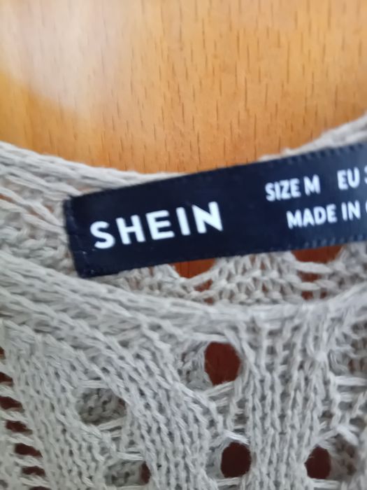 Vestido rendado bege