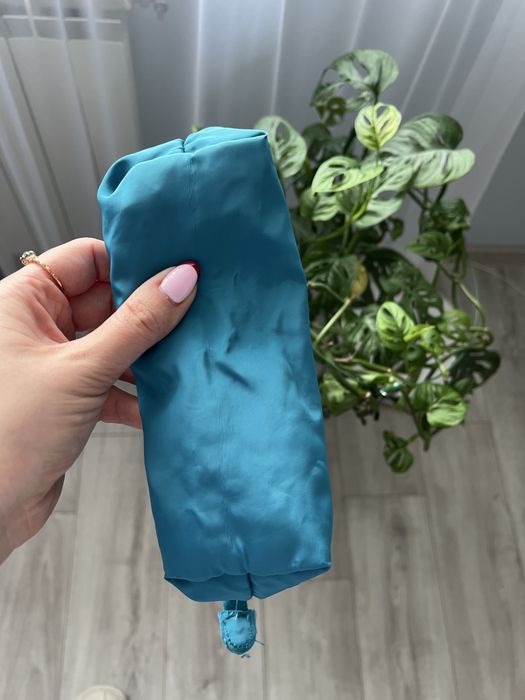 Turkusowa kosmetyczka Clarins
