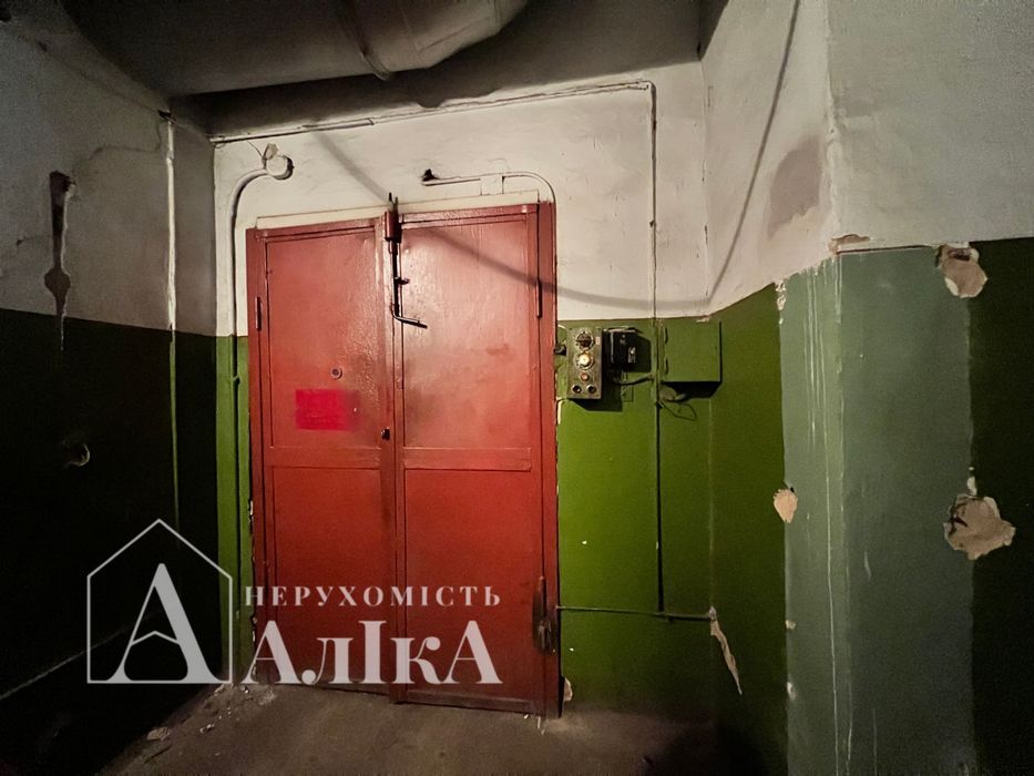 Продам велике Виробниче приміщення неподалік центру