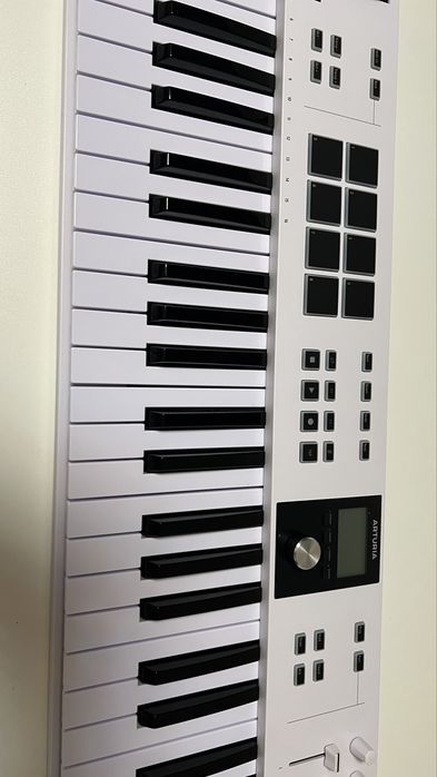 Міді клавіатура Arturia KeyLab Essential 61 Mark 3
