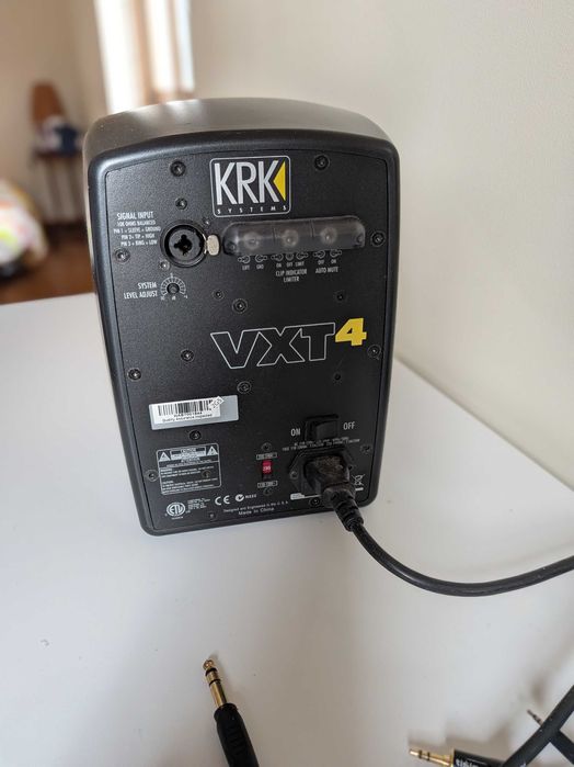 Monitores KRK VXT4 + Konnect 6