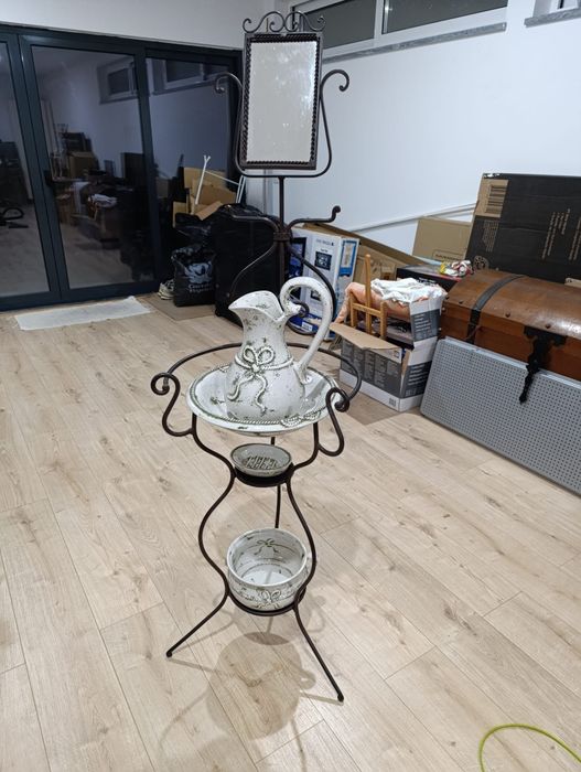 Lavatório antigo (vintage)