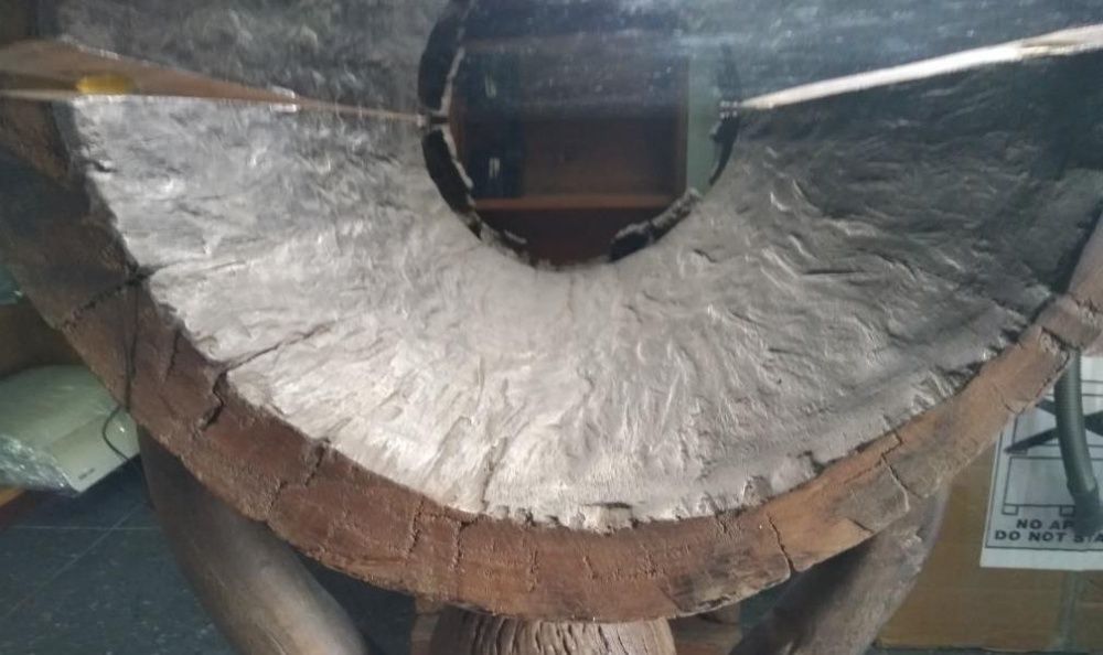 Mesa em Madeira maciça muito densa- Teka