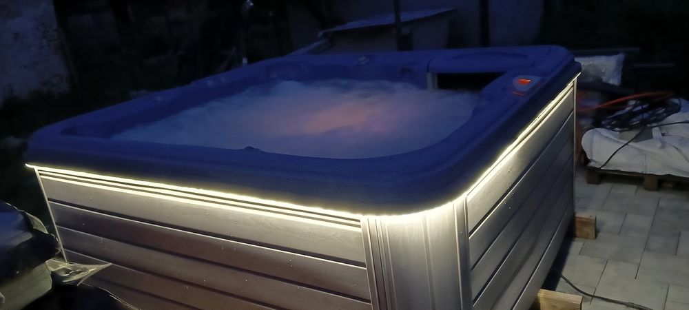 Jacuzzi Sundance Spas model ALTAMAR