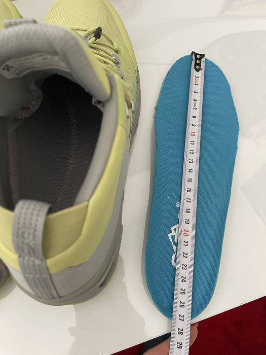 Зимові кросівки on cloudrock waterproof