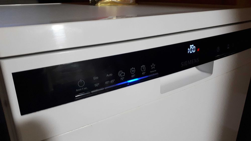 Окремостояча посудомийна машина Siemens