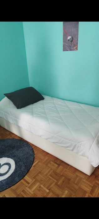 Cama com compartimento