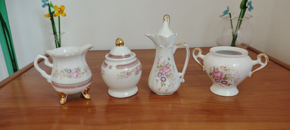 Various porcelain items447224792241285125