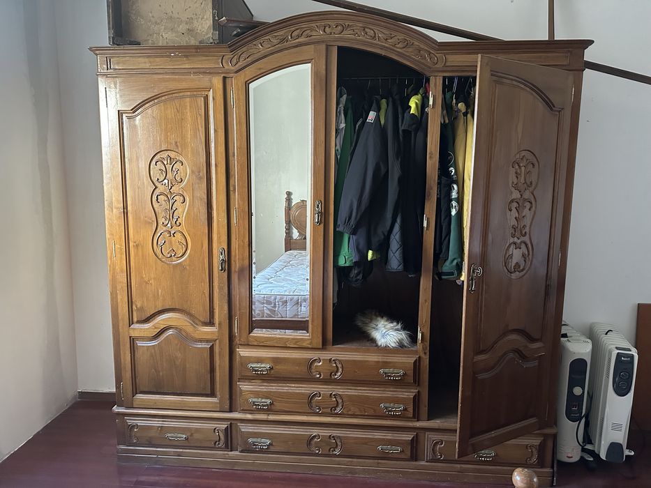 Quarto antigo completo
