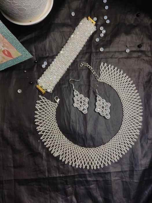 Набір силянка  браслет  сережки виконан з чеського бісеру та скляних