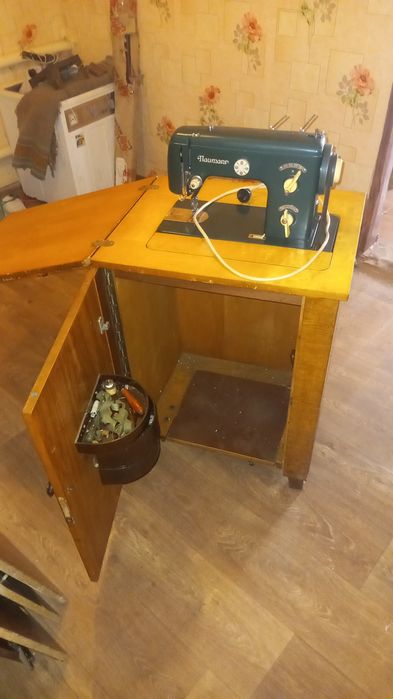 Швейна машинка Naumann