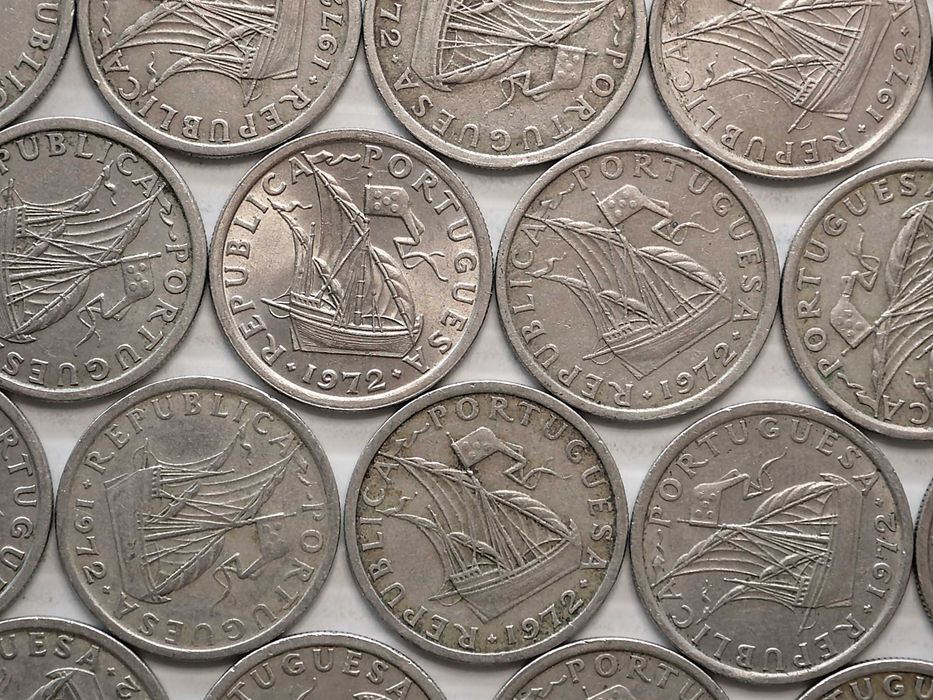 Lote de 30 Moedas 2 Escudos e 50 Centavos 1972
