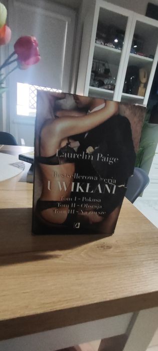 Zestaw książek uwikłani laurelin paige