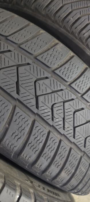 Pneus 235/45/18 semi novos