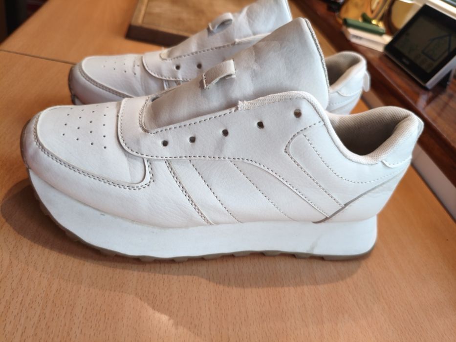 Sprzedam sneakersy skórzane rozmiar 39