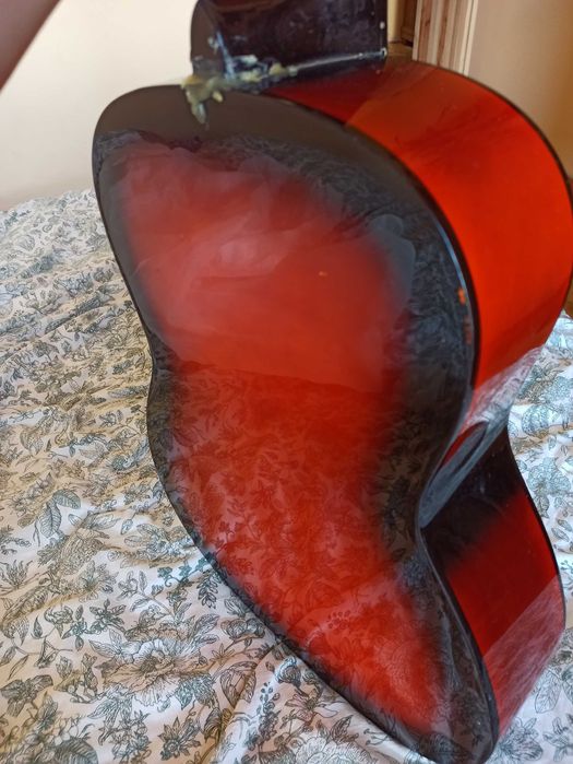 Gitara klasyczna do ozdoby lub renowacji