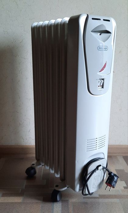 Обогреватель масляный Delonghi H 190715