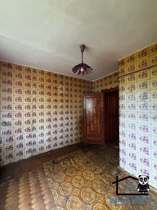 Продається простора 3-кімнатна квартира в затишному районі с. Катеринівка.