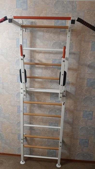 Шведська стінка (турник, бруса, лавка, кільця, канат)