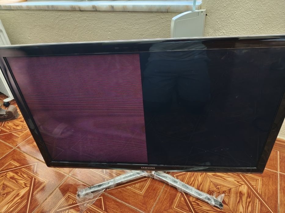 Televisão Samsung UE40C7000 40” LED Full HD Smart TV | com problema no ecra
