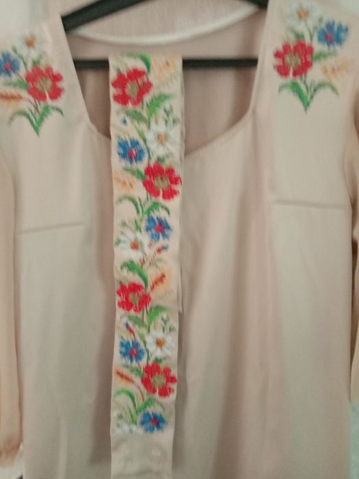 Вишите плаття машина вишивка