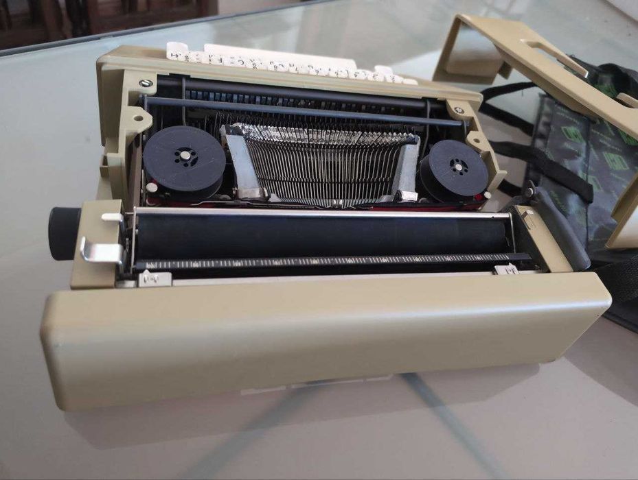 Maquina de escrever Vintage Olivetti Letera 25