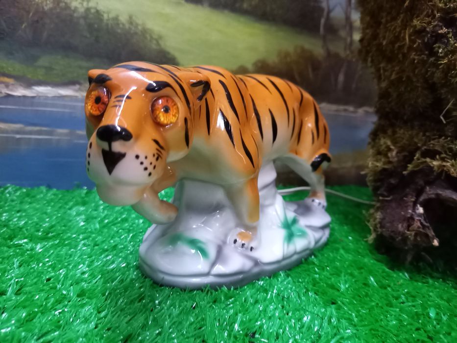 Figurka porcelanowa LAMPKA