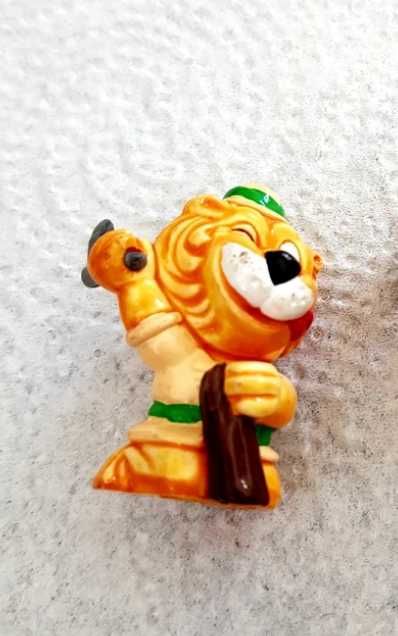 Lew Drwal z pniem i siekierą figurka Kinder surprise