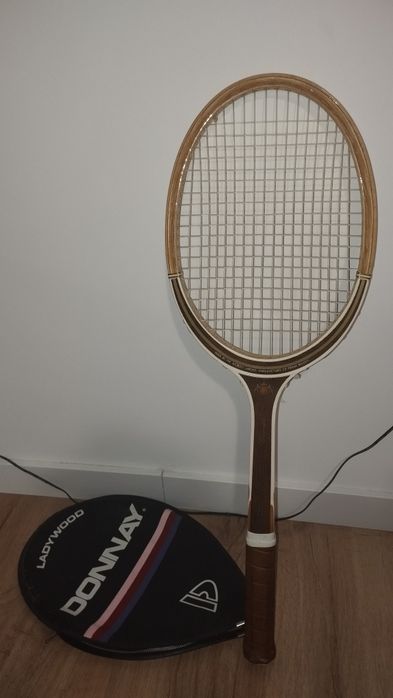 Raquete de madeira vintage da Donnay