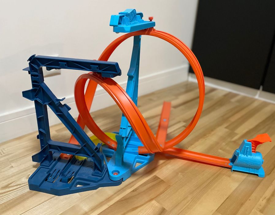 Mega zestaw z zakrętami Hot Wheels plus dodatkowe tory