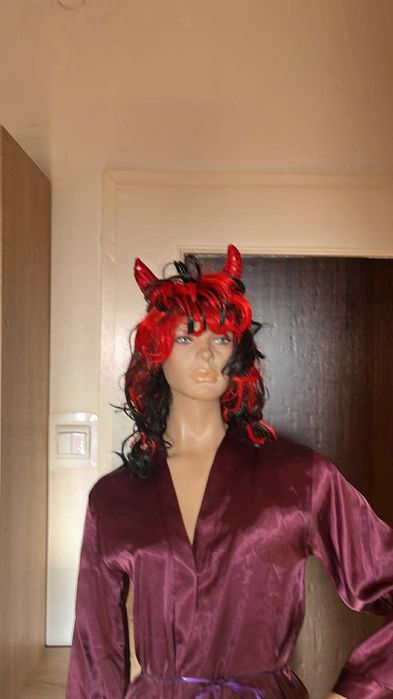 Nr 11 Peruka diablicy z rogami.