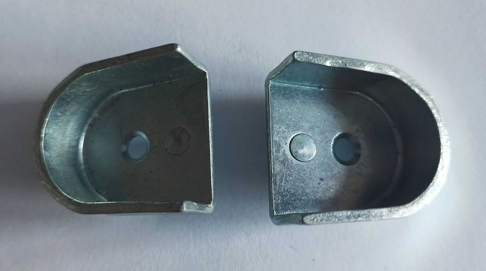 metalowe wsporniki do karniszy do drążka w szafie 2,5 cm nowe