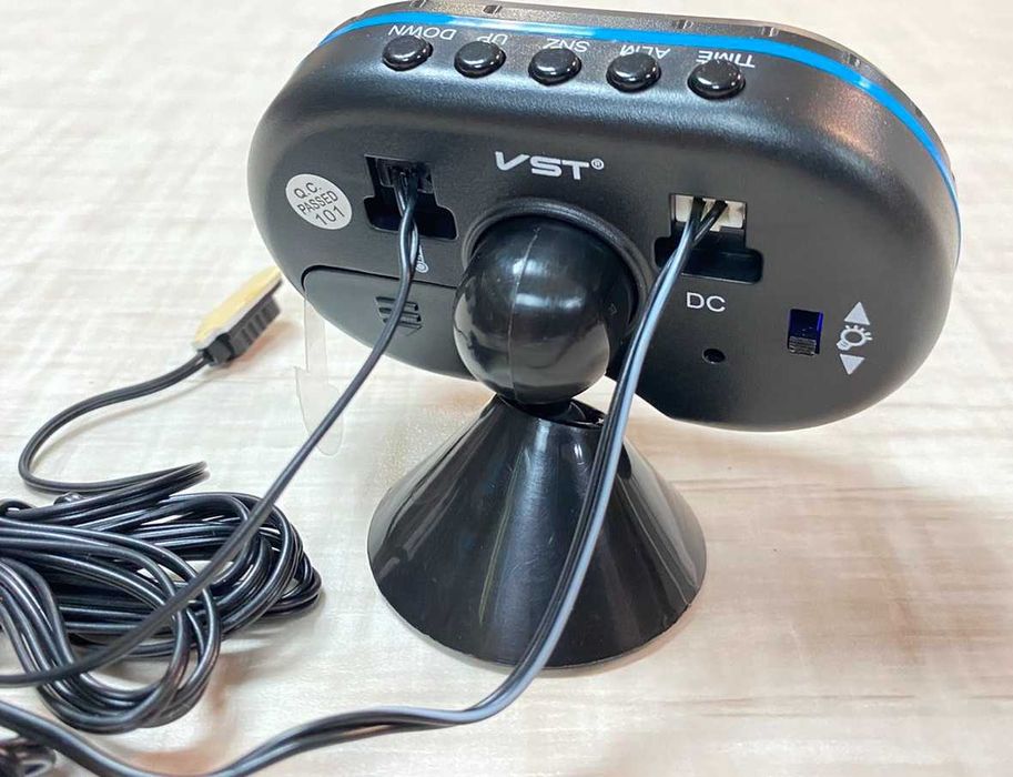 Автомобильные часы - термометр (внутр/наруж) - вольтметр VST - 7009V