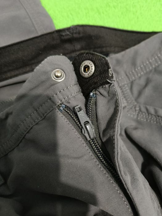 Сірі штани Berghaus