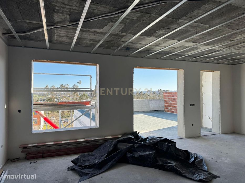 Apartamento T3 Último Andar Com Terraço-Leiria — Leiria, Pousos, Barreira E Cortes, Leiria