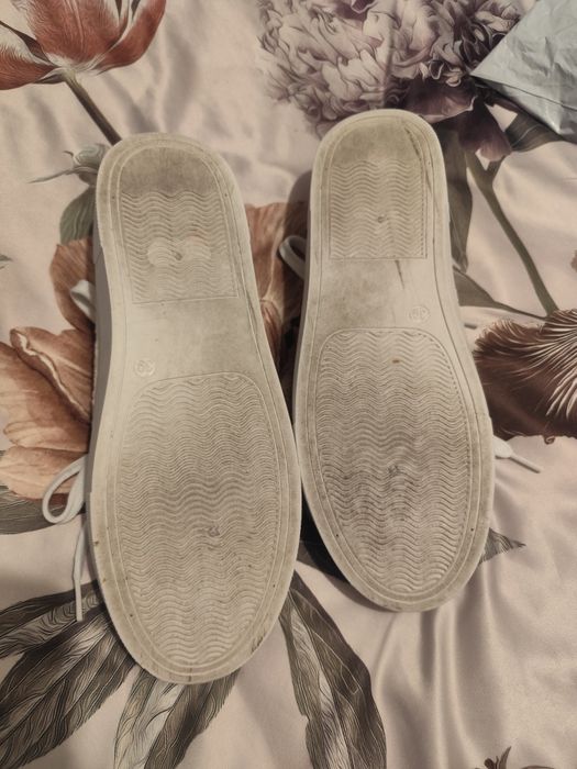 Białe tenisówki rozm.39