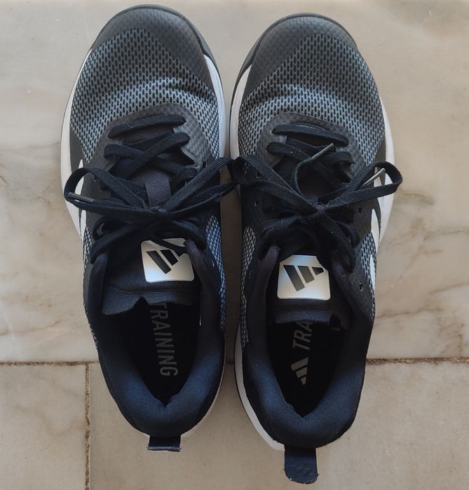 Tênis adidas para treino