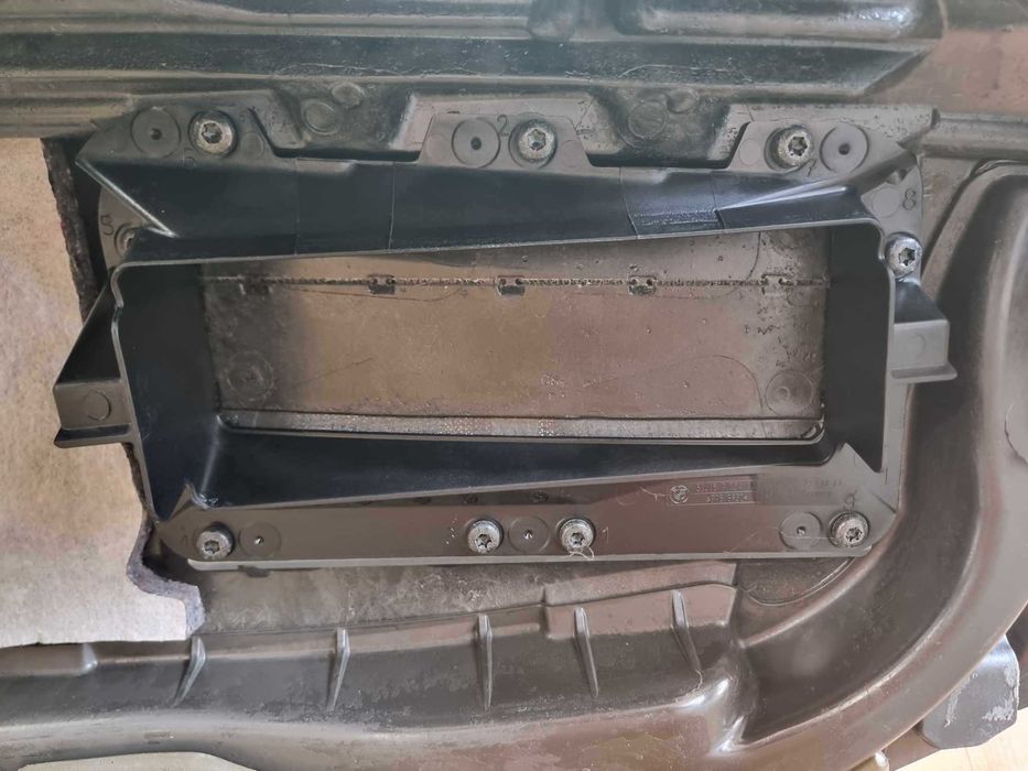 BMW e60 e61 deska rozdzielcza konsola oryginał plus uchwyty na kubki