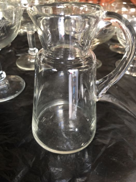 Varios modelos de taças (22)e pequena caneca em vidro valor de tudo
